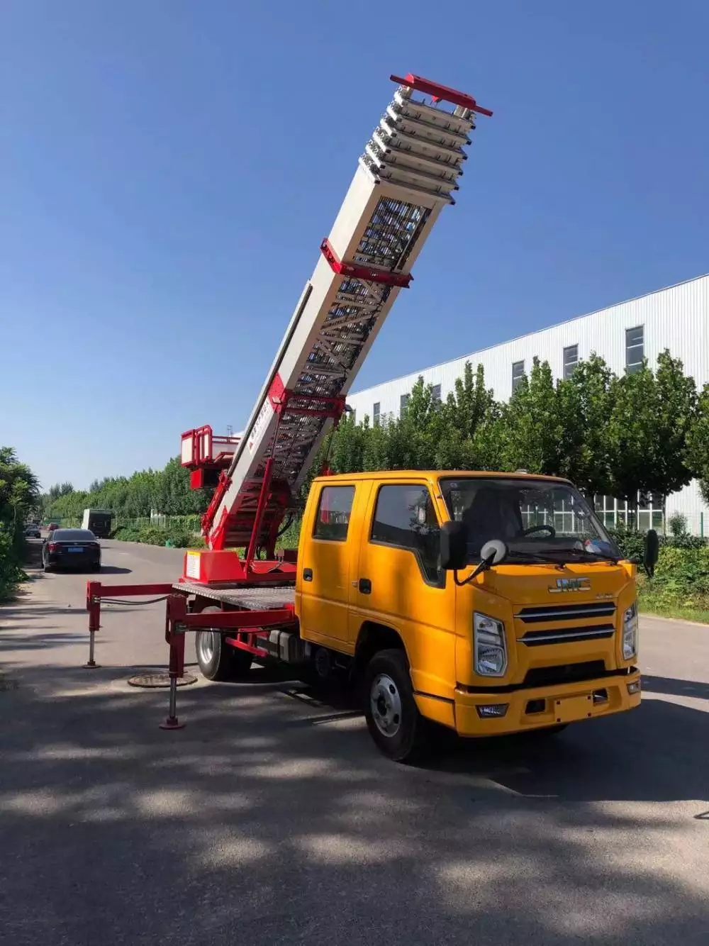 潜山附近的云梯车出租服务：轻松解决高空作业需求